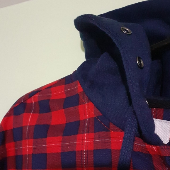Flannel Plaid Jacket with hood and pockets Medium - Picture 3 of 4